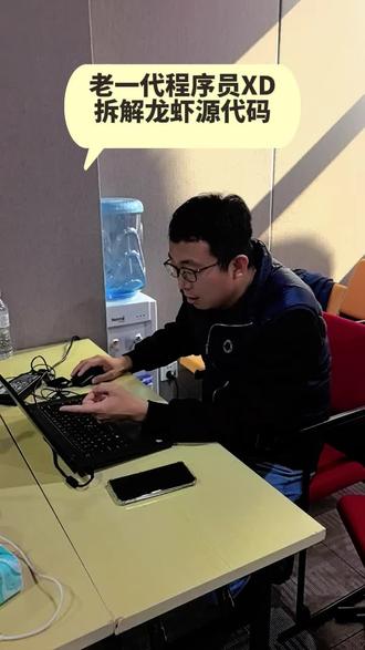 程序员角度看龙虾内部的运作机制。龙虾的核心就在于动态构建的系统提示词,让它既有强大工具支持,又能通过性格化的设定记住你的喜好,这种机制让它远超普通AI。#抖音养虾人俱乐部 #openclaw #ai工具使用 #创作者中心 #XDevelop