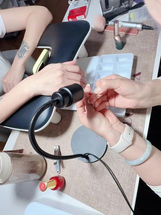 #脚踩美甲灯 #上热搜 #美甲分享 #美甲分享 好用的脚踩一字灯