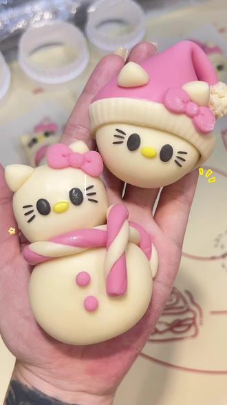 挑战做100款kitty造型馒头‼️粉嫩甜妹小雪人
-
好久没做粉色系的馒头啦
这次做的是雪人造型Kitty
粉粉少女心 可爱化了~☃️
-
#卡通馒头
#Kitty
#没事霍霍面
#馒头教程
#抖音美食创作人