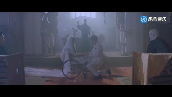 “为什么全世界只剩下我一个人你也不愿意嫁给我”#薛之谦 #迟迟mv #那是你离开了北京的生活