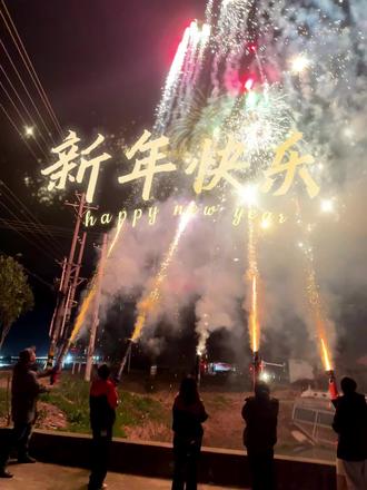 堵车路上来一条
#新年快乐
#加特林烟花
#水母烟花
#彩菊烟花
#过年的快乐时光