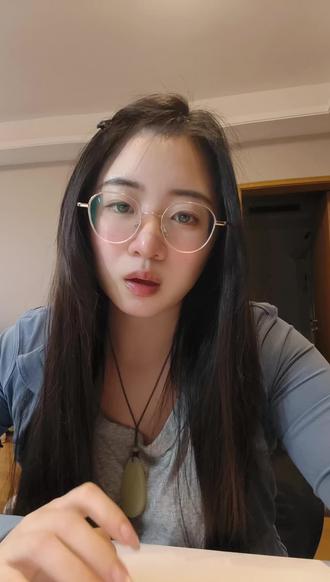 笼子是一个没有视觉听觉刺激,没有社交压力的空间,狗在里面神经会自动降温,自然而然学会调节自己情绪的能力。
分离焦虑过度兴奋和睡眠时间都能保证了,人也更方便管理。
笼子用得好真的很好用。
#就想说点大实话 #笼养狗狗