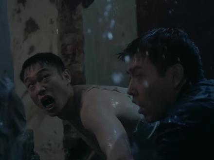 方穆扬成为救人英雄 昏迷不醒 费霓悉心照料
#青年创作者成长计划 #纯真年代的爱情 #费霓方穆扬 #陈飞宇#影视解说