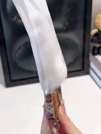 谁能拒绝这个豹纹拼接的KT手机壳呀~真的好可爱!自带挂绳出门逛街也很方便!好朋友凭咱俩的关系你会给我买的对吧!#这个手机壳真的长在我心巴上了 #阔爱炸了#少女心爆棚#是时候安排一下了#快分享给你的好友