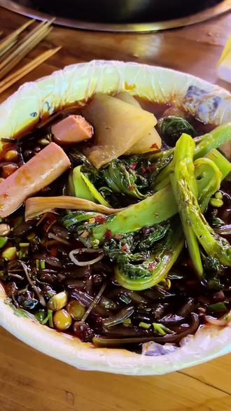 今天吃平昌串串香#地方特色美食 #四川麻辣烫 #地方特色美食麻辣粉 #四川粉酸辣粉麻辣粉 #抖音美食创作人 @DOU+小助手