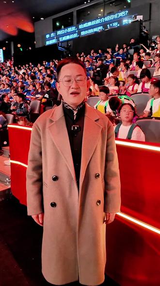 今晚八点,2025 中国文学盛典.儿童文学奖之夜的舞台,让我们见证这份深耕的成效,为文学跨越山海的双向奔赴喝彩!(摄制:朵国良 王银宝)