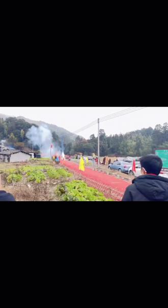 恭喜新田李氏祠堂修缮落成!这是家族团结的象征,也是传承文化的载体。愿祠堂香火不断,繁荣昌盛, 愿祠堂成为我们心灵的归宿,传承家族精神,激励后人努力奋斗,让家族更加辉煌!#宗族文化 #场面壮观 #宗祠落成庆典 #传统习俗