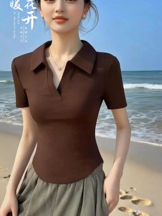 黑色莫代尔方领短袖t恤女夏季大领口冰丝弧形下摆不规则短款上衣#天天坚持打卡 #随手拍了下春天 #忙里偷闲嘚瑟一下 #短剧晨光破雾是清欢 #一身正气荡人间短剧