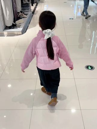 纯纯捡漏!!!真的太好穿了,可以外穿又能当内胆的轻便保暖打底~一整个轻盈蓬松又保暖,做工细节都很棒,性价比超高,男宝女宝都可以穿!#儿童衣服  #生女儿就是用来打扮的#萌娃穿搭