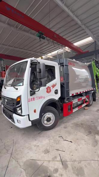 车间工作跟单日常,东风多利卡八方的压缩垃圾车正在装电控系统#压缩垃圾车 #环卫车 #垃圾清运 #祝你马上成功马上发 #喻科