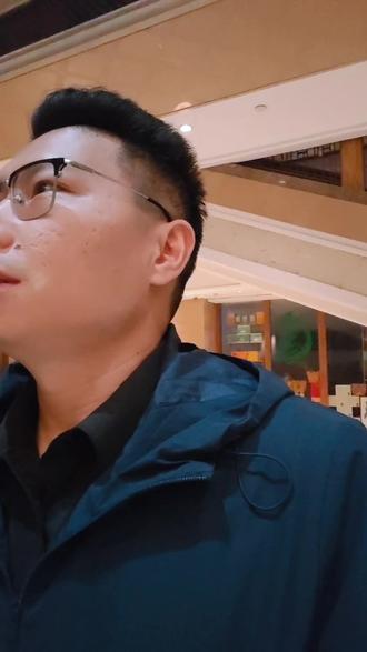 记录一下,三月三夜登泰山#挑战自己 @时光不老 @鹏哥酱酒馆 朋友们,十年后再相约一起登顶