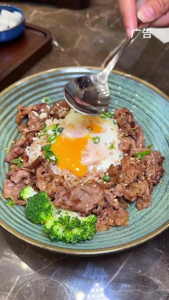 荣成九龙城四楼新开业一家板前烤肉饭太好吃了。 #顺食而为#烤前拌饭#荣成九龙城#荣成同城#同城精选