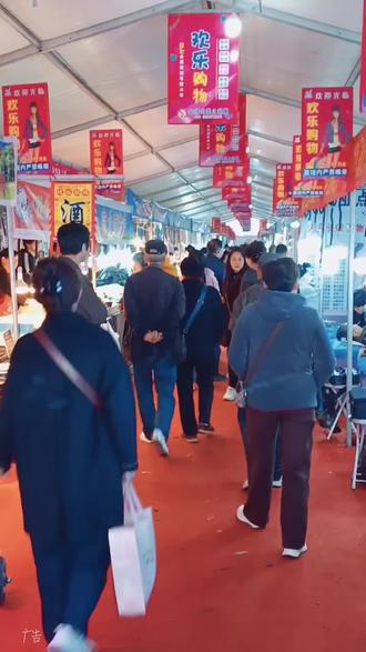 天汉楼广场交流会开始啦#农村集市 #汉中同城 #交流会人山人海 #过年氛围提前搞起来了 #囤年货过大年
