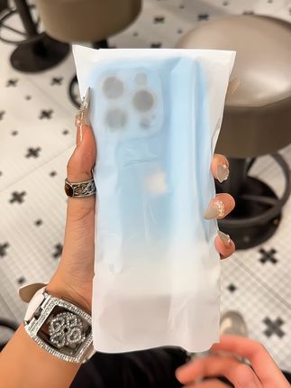 小众设计的壳壳配色超有派~液态硅胶材质,狠狠爱住!#手机壳 #这个手机壳真的长在我心巴上了 #小众设计感 #苹果手机壳 #颜值高