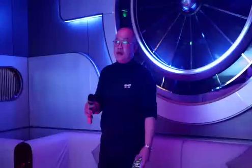 70后应该都对《三万英尺》有印象吧?当年这首歌火遍大街小巷的时候,你正在做什么?是上学、刚参加工作,还是已经扛起了家庭的担子?