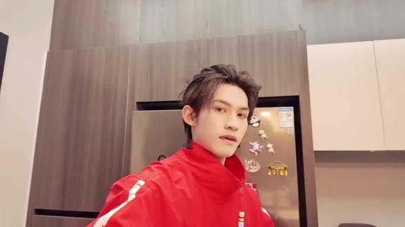 新年快乐呀!#云旗 #郝熠然