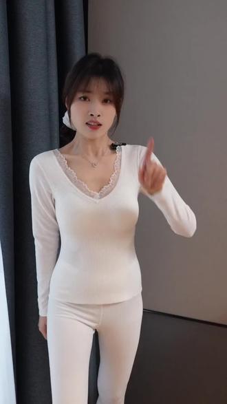 还在穿过时的内衣?现在流行带胸垫的保暖套装,穿上不想脱!