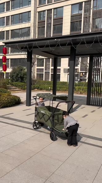 这塔克贝贝的双旅车带娃出门太方便了,一车多用,带俩出门再也不怕了。#Takbebe #双旅车 #户外 #双胞胎#开心和可心