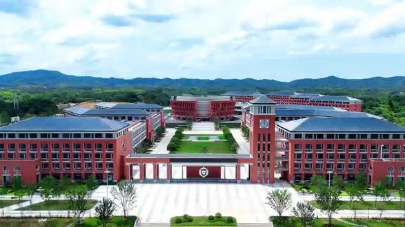 拥有一流硬件设施,汇聚最强师资力量!
全市优秀初三学子,锁定名校的机会来了!
竞赛教练+高校教授双重护航,对接顶尖资源,升学路径全覆盖!
咸宁市第一高级中学春季科创营报名开始啦!