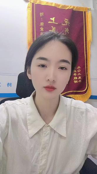 江苏职教高考新高一计算机专业考本科必知 张家港各位新高一职教高考选计算机专业,想冲本科的,千万别只盯着打字、练Office!真正决定孩子能不能上岸本科的,只有两门最核心:数学和C语言!
新高一全面采用全新职教高考大纲,总分依旧1000分,专业课理论加技能总共600分,而计算机核心分值大幅调整,从原来的140分涨到了158分,分值占比更高、拉分差距更大!
我带过很多准高三计算机专业的学生,最后大多不是不努力,而是因为数学和C语言基础太差,直接放弃冲本科,太可惜了!这些孩子的问题,其实从高一就埋下了隐患。很多高二学生都反馈,高一刚接触C语言听不懂、跟不上,觉得无所谓,上课走神犯困,漏洞越积越多,到后面根本补不上。
在计算机这个专业里面,办公、表格,文档,打字都是死功夫,短期突击就能提分。但C语言是纯逻辑编程,拼的是数学思维、基础英语、审题能力和代码实操,四项缺一不可,根本没法临时抱佛脚。而且职教数学和C语言紧密挂钩,数学高一内容占整个职教高考分值的65%,高二上学期全部学完,高二下学期就转入复习了,所以想考本科高一数学和C语言绝对不能掉队,高一打基础、高二重综合,高一底子空,高二直接跟不上专业课。
孩子学习C语言过程中主要会面临哪些问题:
1,基础漏洞多,数学、英语、读题全有短板,课堂只讲新知识,根本没时间补旧底子,越学越漏。
2,假性听懂,看老师写例题全会,自己独立做题直接卡壳,看懂不等于会做、会得分。
3,知识点碎片化,只会单个基础语法,面对高考循环、数组、函数综合大题,完全不会串联解题。
4,答题习惯差,标点、符号、公式总写错,哪怕思路全对,一个小失误就整题零分。
5,只靠课堂学习,课后不上机刷题、不复盘错题,知识点学完就忘,反复返工白费功夫。
6,长期畏难抵触,写代码频繁报错打击信心,上课被动走神,学习效率大打折扣。
所以想冲本科的新高一孩子,一定要重视数学和C语言,暑假有时间一定要提前衔接C语言和数学!最好是在开学后的学习中体验到成就感,这样子遇到难题更有自信和兴趣去钻研!#职教高考 #职教升学#综合班#职教暑假衔接班 #综合班中专班#暑假衔接班的重要性