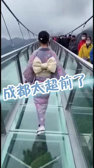 哇塞!成都也太厉害了,一次不过瘾,玩了还想玩,如果你在成都的话,一定不能错过,好像真的飞了起来,比过山车还过瘾,太刺激了!#周末遛娃 #情侣约会 #惊险刺激 #郑恺大森子坝坝宴里的团圆年味 #A-Lin成都演唱会共情泪目