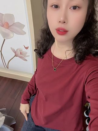 这条裤子真的太舒服了,它是那种很软的牛仔面料,穿上身就像没穿一样轻松自在。而且它还是高腰的设计,能很好的拉长你的身材比例,显得又高又瘦,真的超级好看!快去入手吧!