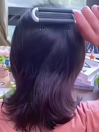 这款梳子非常适合旅行使用可折叠轻巧便捷无论在飞机火车还是酒店里都可以随时随地梳理头发保持发型整洁柔性贴合头皮按摩带来舒适体验#折叠梳子#便携折叠梳子#带镜子一体气囊梳#折叠气垫梳