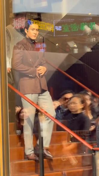 叶老师好青春的学院风!记成都拉夫劳伦旗舰店开业!vs韩东君,哈尼克孜2026年3月24日#叶童#韩东君#哈尼克孜#拉夫劳伦#上热门