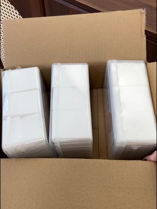 你们湿敷的时候是不是也这样?眼睛这里总觉得不够服帖,容易留白。我找到了这个开孔的湿敷棉。#好物推荐🔥