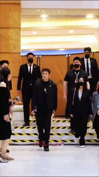 #任嘉伦allen #2026.5.11上海周大生站台 为了你可以吃所有的苦,不管风吹日晒,不远万里,只为了见你一面!我的战鬼大人#陆千乔