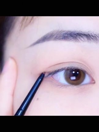 加粗#眼线胶笔 再也不怕断了,特防水丝滑流畅,价格还绝绝子#平价彩妆 #美妆好物 #眼线笔 #眼妆