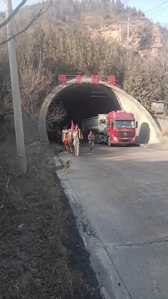 2025.12.11日.东天山骆驼队到达陕西彬州亭口镇