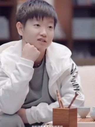 原来莎莎的偶像居然是他,太好了,莎莎很想去看你的演唱会 。