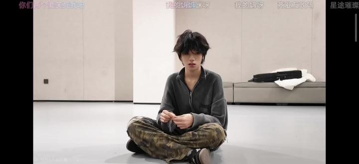 我真不行了,王橹杰你可以装的再不像一点的#橹穆 #新音纪录片 #王橹杰 #穆祉丞