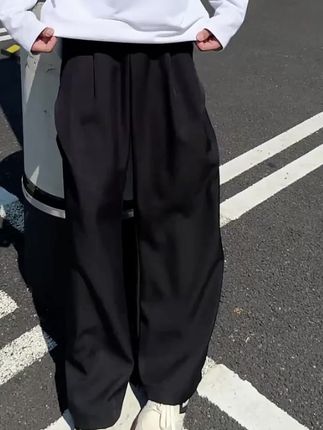 降温了,这件厚款垂感休闲长裤子是真的帅! #显高显瘦显腿长 #宽松有范 #百搭阔腿裤 #百搭裤子 #男生穿搭