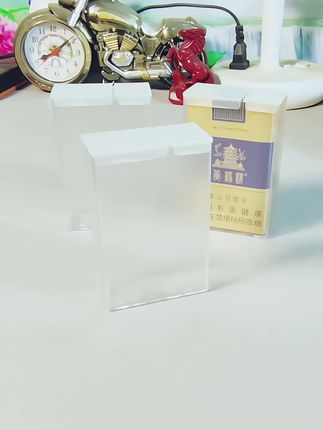这个加厚款透明烟盒挺不错的以后出门带上它在工地上干活不但方便又实惠还能防潮,防挤压#透明烟盒 #方便携带