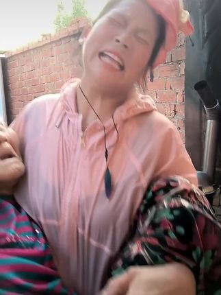 可怜的百岁娘。从西川嫁到邓县。9岁的小宋媳妇。