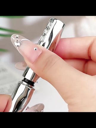 颜值这块、还得是靠睫毛撑着~上班族化妆必备睫毛膏!用了它以后假睫毛都不想接!#防水防汗不晕染 #过年就要美美哒