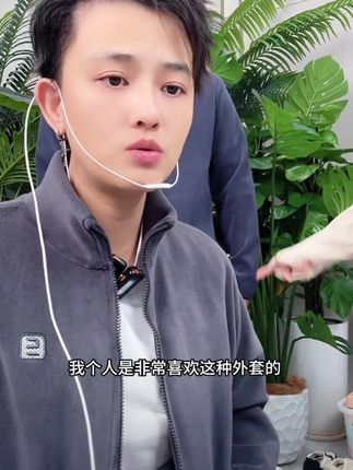 去年的大爆款来了!!品质更好价格不变!摇粒绒保暖外套太适合冬天穿了,上身轻便又保暖,好看百搭又实惠!没有理由不来一件!!#强烈推荐 #摇粒绒外套 #冬天就要保暖又好看 #外套分享