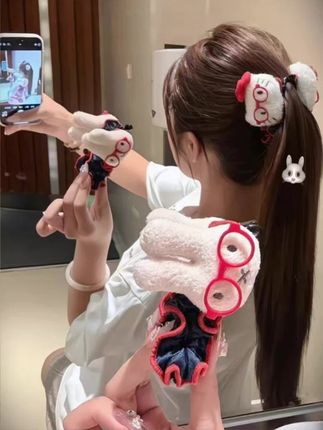 妈耶!真的是敲敲敲可爱牛仔眼睛米菲兔香蕉夹吖~  戴上超显发量!真的是好看极了!#少女心发夹推荐#可爱发夹#香蕉夹#发饰#发饰不重样
