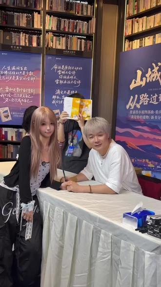 超级温柔的张老师🥰 #张嘉佳#张嘉佳新书 #我是你的遗物 #张嘉佳重庆签售会