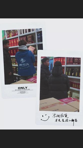 “上班最大的意义不仅仅是那点工资,而是工作能让你有规律的生活,有见人的机会,有稳定的社交圈子,还有来自客户同事或多或少的压力,一来可以锻炼心智,二来能促进你不断前进,不至于生活越来越堕落。” “人,不走出去,家就是你的世界;走出去,世界就是你的家,人的潜能是无限的,安于现状逐步就被淘汰了,逼自己一把,你的人生就有无限可能。” 不是工作需要我们,而是我们需要工作。 生活的全貌,不过是谋生和谋爱。人活着,必须先解决生存问题。 工作的本质就是为了赚钱谋生,带来一定的经济收入,然后在自己能力范围内,用你有的,换你要的,过上更好的生活。 工作的意义还能让你过得更充实。正所谓:人闲是非多,百忙解千愁。忙碌的工作,让你没有时间去惆怅痛苦;辛勤的奔波,让你更懂得珍惜时间的分分秒秒;充实的每一天,让你无暇空虚空洞。 罗曼罗兰曾说:"生活中最沉重的负担不是工作,而是无聊。" 废掉一个人,最狠的方式就是让他永无止境地闲着。地闲生杂草,人闲生烦恼,闲着闲着,心胸就小了,烦恼就多了;闲着闲着,就丧失了斗志,越来越懒;闲着闲着,思想、大脑和身体就走向了衰退;闲着闲着,就逐步被社会淘汰了。 忙碌是治愈一切的良药,生命需要活力,千万别让自己烂在家里,只有出去,你的美好灵魂才能呼吸到新鲜空气,只有跟人接触,你的美好肉体才能得以释放它的魅力。 刀不磨要生锈,人不出去要颓废。人,必须出门,必须社交,才能感觉到自己是在活着,才能呼吸到新鲜空气,生命才能有灵性,不至于失去活力。 李诞说过一句话:“做废物是要有天分的,我们只配好好活着。” 对于多数普通人来说,工作其实就是生命的刚需,有活儿干是生命状态维稳的必要措施。 很多人抱怨工作忙碌辛苦,如果只是把忙碌当作一种压力,就会活得很累很烦,但是如果调整心态,把压力当做动力,热爱工作,主动去获取更多人生的智慧和道理,促进自己进步成长,结果就会因人而异,人生的高度也会大不相同。 工作是我们人生的另一片天空,在工作中,我们能挖掘自己的潜力,提升自己的能力,证明自身的实力,找到人生前行的动力,实现人生的价值。 生活是灯,日子是油,欲要灯亮,必须加油。 人民日报说:“上班很累,总不能不上吧,挣钱很苦,总不能不赚吧,你可以不做你不喜欢的事,但你要做你应该做的事。世界上没有一份工作不辛苦,也没有一处人事不复杂,无论当下你在经历什么,都要调整好心态,继续前行,继续努力”