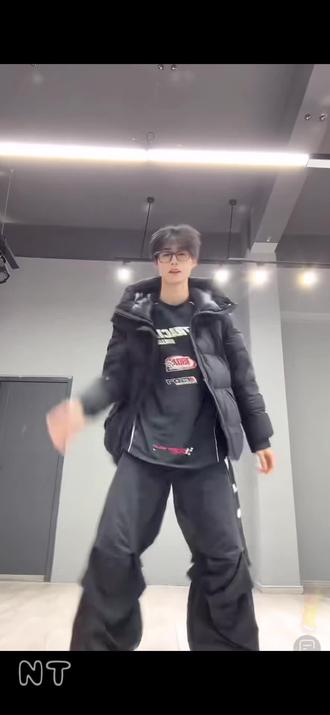 #亮司 #周裕龙 #eiei #练习室 速扒真的有被帅到@亮司