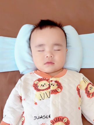 宝宝睡觉平躺爱侧睡一边,长时间容易睡出偏头,可以给宝宝准备这个 #定型枕 面料柔软0高度枕位设计,不影响宝宝健康成长 #母婴好物 #新生儿