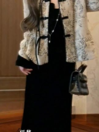 #早秋穿搭公式来了 #新中式穿搭 #国风套装 #高级感穿搭 #穿出自己的风格