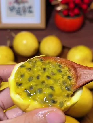 百香果钦蜜9号巨甜巨好吃,一口下去满嘴爆汁就像在吃百香果蜜一样,直接泡水也很好喝~#百香果 #应季水果 #产地直发应季水果 #钦蜜9号黄金百香果 #水果