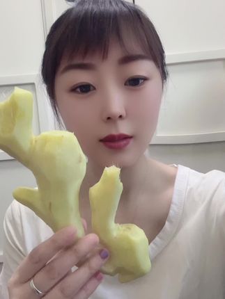 #好吃到停不下来 #好吃😋 今天吃大黄姜.又脆姜汁多.吃不够