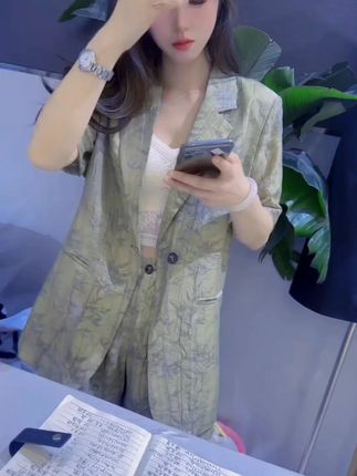 新款宽松显瘦提花西服上衣短裤减龄 #服装穿搭推荐 #高端高品质女装 #西服短裤套装#洋气百搭#新款搭配