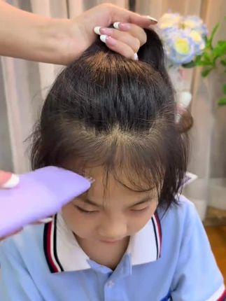 1分钟搞定娃的炸毛!赶早课不手忙脚乱#育儿神奇 #女孩发型 #碎发整理神器
