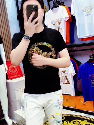 #夏季穿搭 #短袖t恤 #显瘦穿搭 #品质男装 #爆款热卖中  @抖音小助手 @DOU+小助手